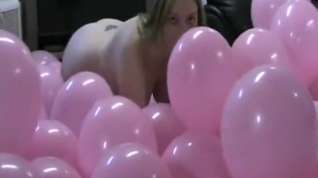 Online film Natalie Sucks and Fucks in Balloons