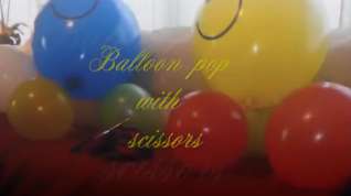 Online film beautiful looners - Scissors vs Balloon trailer
