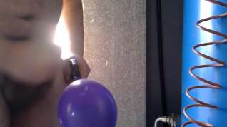 Online film Cumming on purple balloon while pumping [MALE]