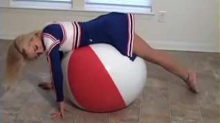Online film Haley Cheerleader Big Beachball Burst