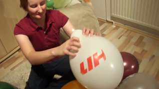 Online film Nailpopping some balloons