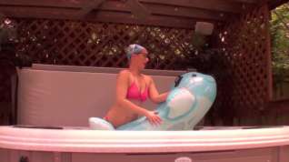 Online film Galasballloons - Gala in a hot tub with a Seal