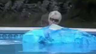 Online film Blue whale inflating in swimming pool