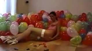 Online film Over 800 ballons burst