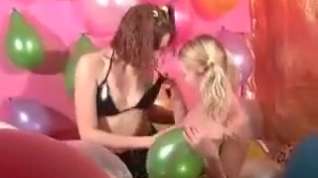 Online film Two Girls and Many Balloons