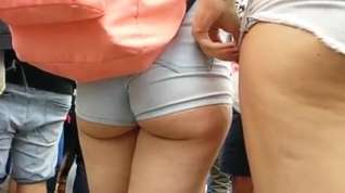 Online film omg juicy hot white ass cheeks in shorts!