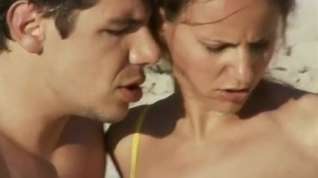 Online film Threesome on the beach