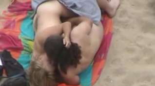 Online film Amateur couple having sex on the beach