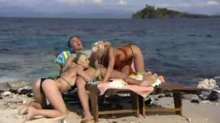 Online film Banana and then Threesome on the Beach