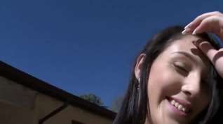 Online film Sexy Noelle Easton Takes A Morning Walk And Stops By The Garage
