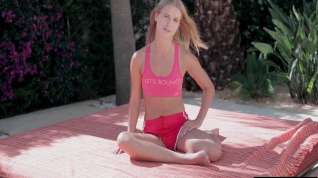 Online film Flexy yoga girl will never make you hornier