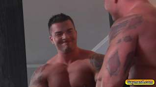Online film Gay with buff muscles sucks cocks and anal fucking in the balck couch