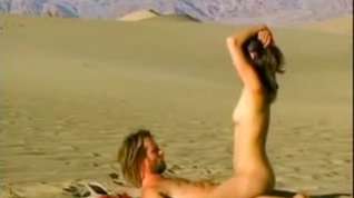 Online film Woman riding the cock in the middle of the desert