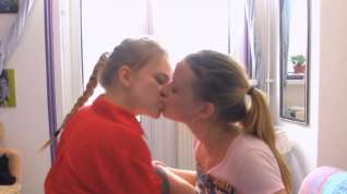 Online film 2 Sexy Young lesbians