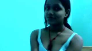 Online film Extremely hot bhabi strips and shows her assets