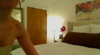 Online film Hot Brunette Gets Crazy On Webcam