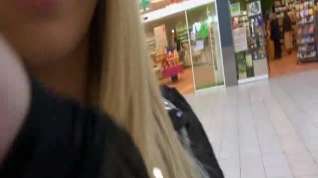 Online film Blond Girl Public Spermawalk Shoping