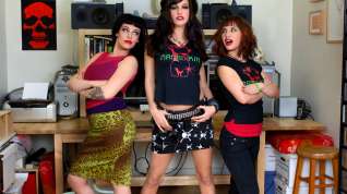 Online film Devi Lynne & Gia Paloma & Roxy Deville & Jerry in Naughty America