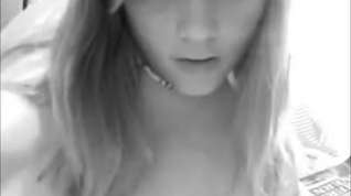 Online film Blonde immature masturbating on webcam