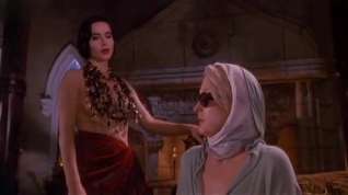Online film Carrie Jean Yazel,Isabella Rossellini,Catherine Bell in Death Becomes Her (1992)