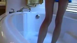 Online film Sexy girlfriend shaving her hot body