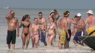 Online film SpringBreakLife Video: Topless Twins In The Water