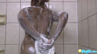 Online film Black hottie Scooter Banx in the shower