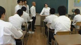 Online film Yuki Tsukamoto´s In The Middle Of A Teacher Gangbang