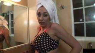 Online film Milf Alia Shower