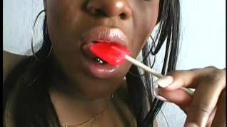 Online film Ebony Babe Masturbates With Candy