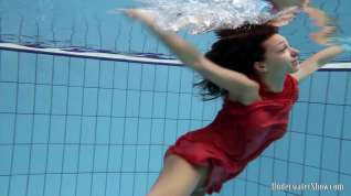 Online film UnderwaterShow Video: Anna in the pool