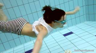Online film UnderwaterShow Video: Vera in the pool