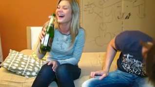 Online film Splashes of champagne and cum