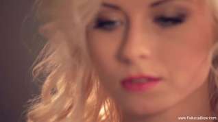 Online film Very beautiful blonde does an amazing blowjob to lover