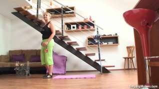 Online film Lucy Rose Shows Keep Fit Routine