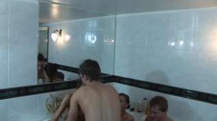 Online film Sexy college couples fucking heavily in one baths