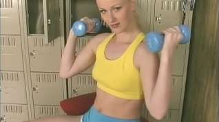 Online film Lusty blonde gym rat stretches her fur pie at gym