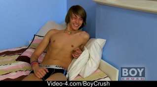 Online film Gay teen fingers his pretty ass and jerks off