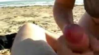 Online film Dilettante oral stimulation on the beach