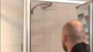 Online film Daddy and boy-friend on bathroom