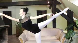 Online film Flexible Ballerina Doing Her Exercises - Watch4Fetish