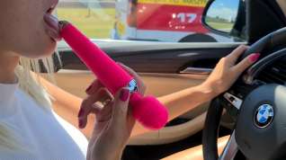 Online film Sexy Blondynka Masturbuje Sie Wibratorem Podczas Jazdy